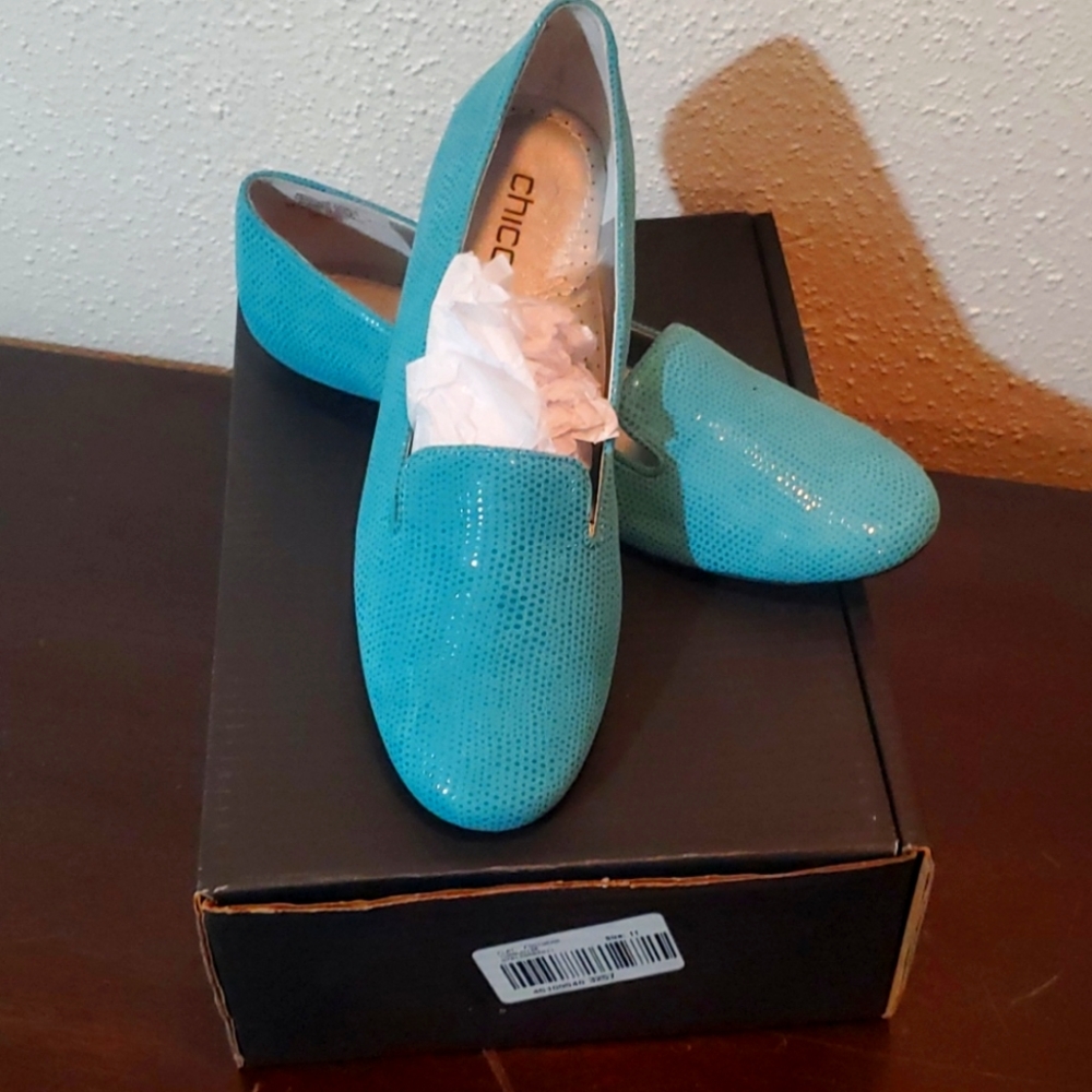 Beautiful turquoise suede flat by Chicos size 11m